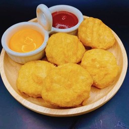 ร้านนักทอด หน้าโรงเรียนเบ็ญจะมะมหาราช