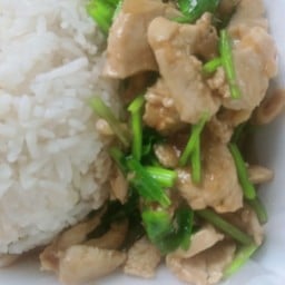 ไก่ผัดต้นขึ้นฉ่าย