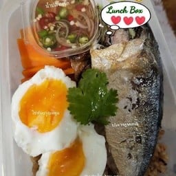 ข้าวปลาแกะ (ปลาทู+ไข่ต้ม)