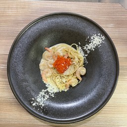 พาสต้าซอสครีมกุ้งและไข่กุ้ง - Shrimp Cream on topped with Ebiko