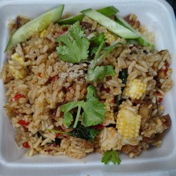 ข้าวคลุกกระเพราหมูชิ้น