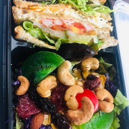 แซนวิช + สลัดแฮมไก่