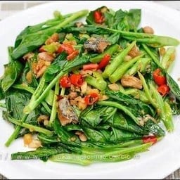 ผัดคะน้าปลาเค็ม (กับข้าว)