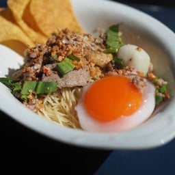 บะหมี่แห้งไข่ตาหวานต้มยำสูตรคุณตา