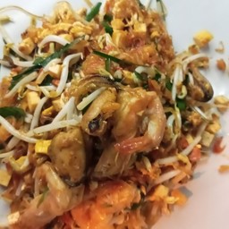 ร้านผัดไทย-หอยทอด ผัดไทย-หอยทอด หน้าโรงเรียนสันกำแพง