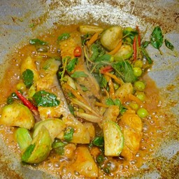 ผัดเผ็ดปลาบึก จากนครสวรรค์