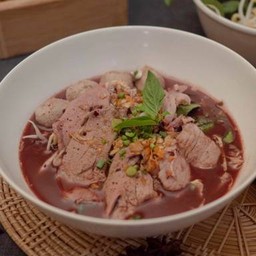ก๋วยเตี๋ยวน้ำตกหมู