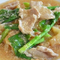 ราดหน้า + เส้นใหญ่