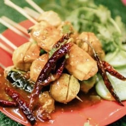 ลูกชิ้นทอดน้ำจิ้มเด็ดร้านประจำ