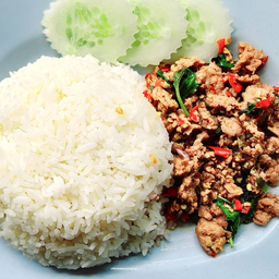 ข้าวราดผัดกระเพรา