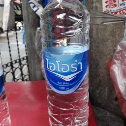 น้ำเปล่าขวดใหญ่