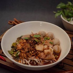 ก๋วยเตี๋ยวต้มยำน้ำตกหมู