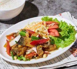[อร่อยซ่ากับโค้ก] ยำปลาสลิด +  โค้ก ไม่มีน้ำตาล (ขวด) 