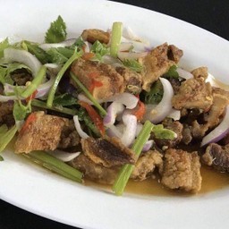 ยำหมูกรอบ