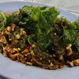 ไข่เยี่ยวม้ากระเพากรอบ