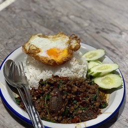 กะเพราแท้หมูไข่เยี่ยวม้า  กับข้าว