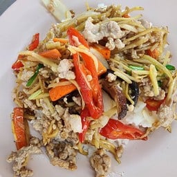 ผัดขิง ราดข้าว