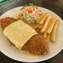 ปลาดอลลี่ทอด+ชีส