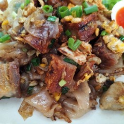 ก๋วยเตี๋ยวคั่วหมูกรอบ
