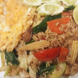 ข้าวผัดผักรวมไข่ดาว