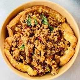 ข้าวกระเพราหมูสับไข่เจียว