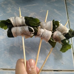 หมูสามชั้นพันสาหร่ายวากาเมะ