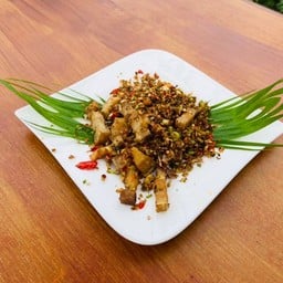 หมูกรอบคั่วพริกเกลือ