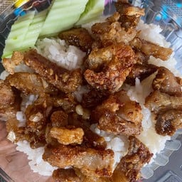 สามชั้นทอดกระเทียม