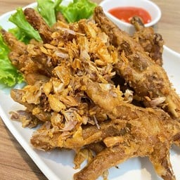 ตีนไก่ทอดกระเทียม