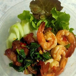 ข้าวกะเพราหมูกรอบ+กุ้ง