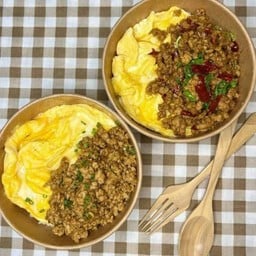 เซ็ตคู่ (2 กล่อง) ข้าวกระเพราหมูสับไข่ข้น+ ข้าวหมูสับกระเทียมไข่ข้น