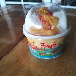 สตอเบอรี่โยเกิร์ต ตึกดำ