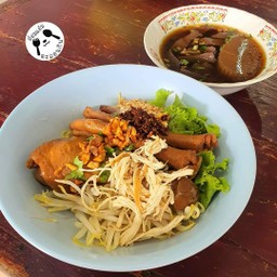 ก๋วยเตี๋ยวไก่รวม(แห้ง)