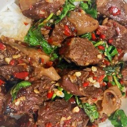 ข้าวกะเพราหมูตุ๋น