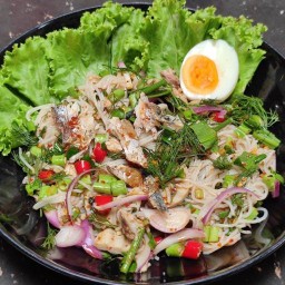 ยำขนมจีน เจ้สุ แซ่บจัดจ้านย่านรามอินทรา
