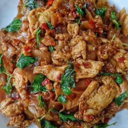 ผัดกระเพาเส้น[เลือกเส้นและเนื้อสัตว์ได้ค่ะ]