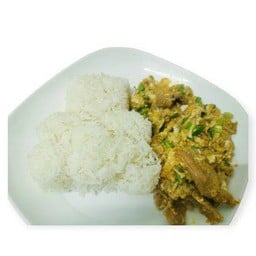 ผัดผงกะหรี่ราดข้าว