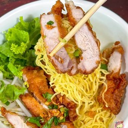 ก๋วยเตี๋ยวหมูทอด(แห้ง)