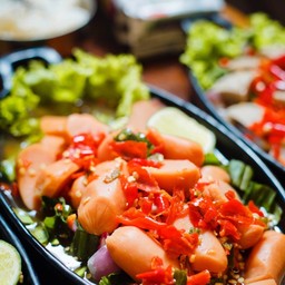 ยำไส้กรอก