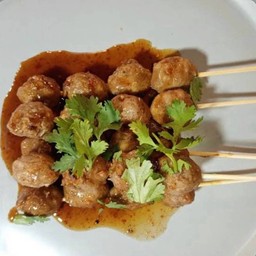 ลูกชิ้นเอ็นไก่ 1 ไม้ 4 ลูก
