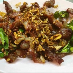 เนื้อทอดกระเทียม