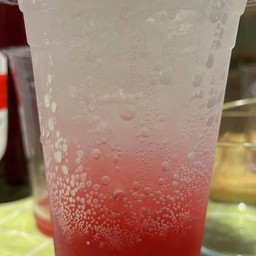 อิตาเลียนโซดาสตอเบอรี่เย็น