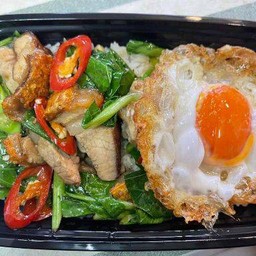 คะน้าหมูกรอบ