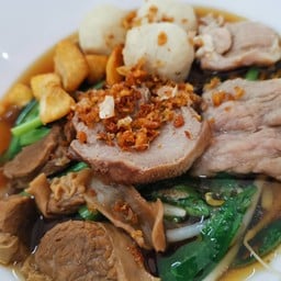 ก๋วยเตี๋ยวหมูตุ๋น พิเศษ