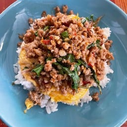 กะเพราหมูสับ+ไข่ข้น
