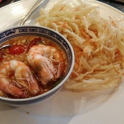 ส้มตำทอดกุ้งสด