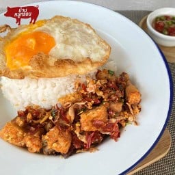 บ้านหมูกรอบ เมนูหมูกรอบและต้มเลือดหมู บางกรวย
