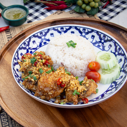 ข้าวปลากะพงทอดคั่วพริกเกลือ