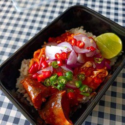 ข้าวยำปลากระป๋อง