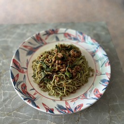 หมี่หยกกะเพราอกไก่สับ